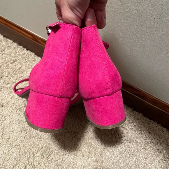 pink heels - Picture 5 of 5